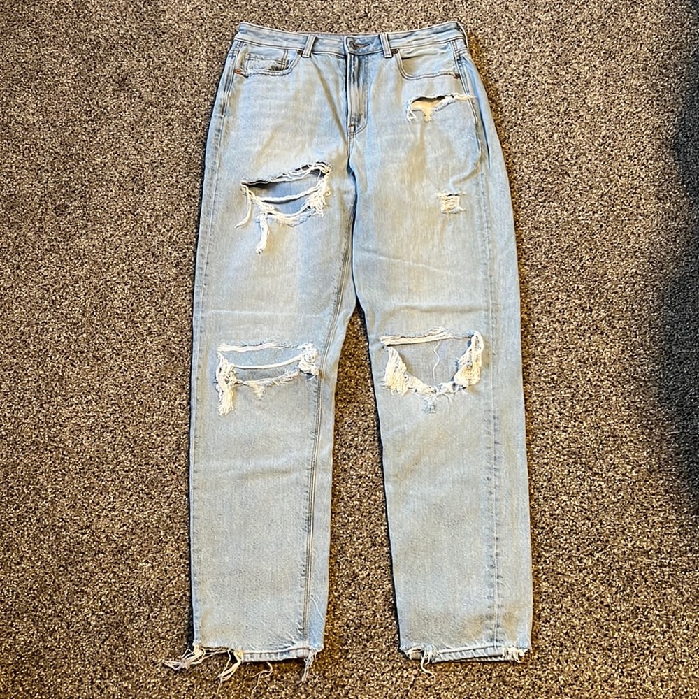 New without tags American Eagle Mom Jeans
